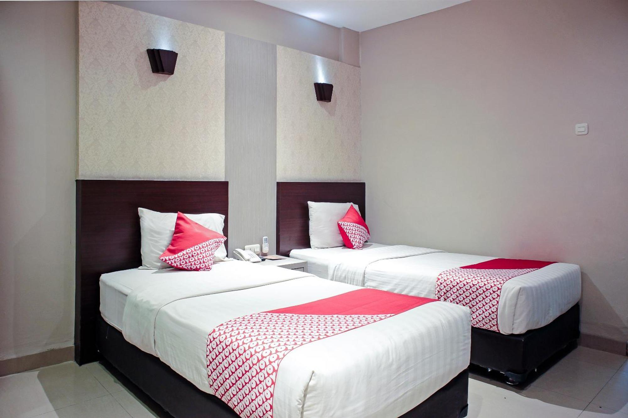 Oyo 1009 Hotel Bumi Malaya Medan Exterior photo