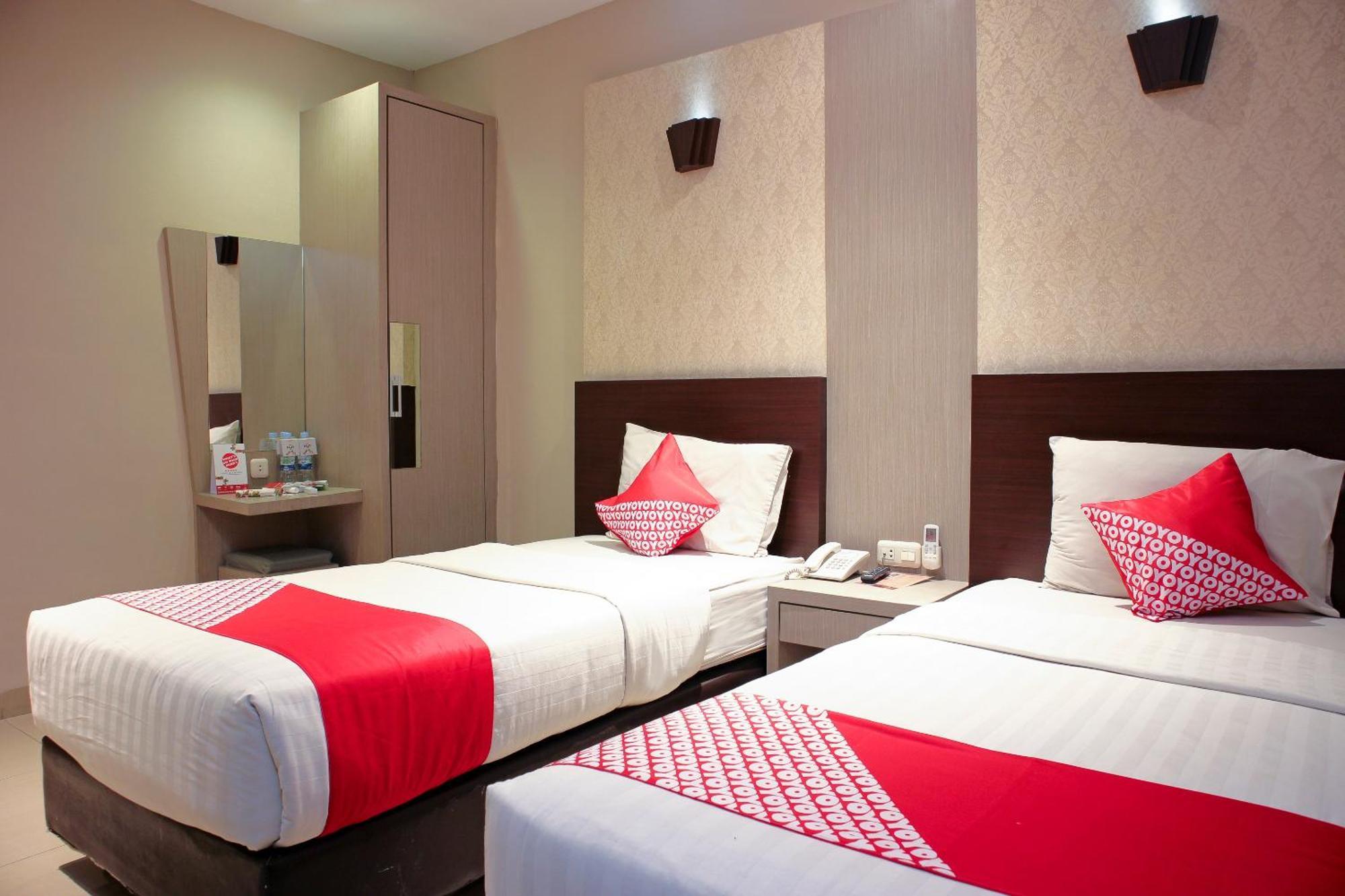 Oyo 1009 Hotel Bumi Malaya Medan Exterior photo